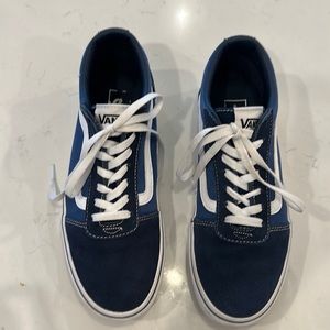 Men’s Vans Shoes, size 9. Practically new.